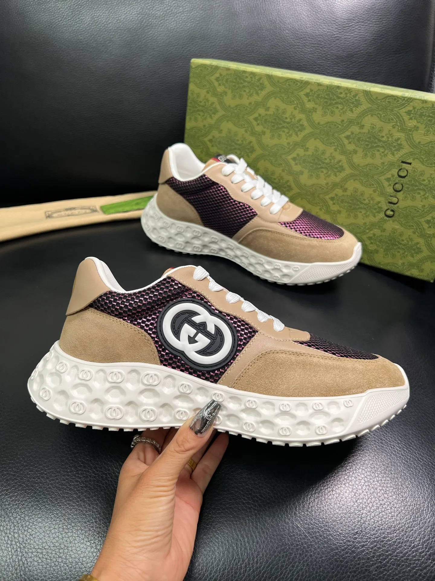 Men's shoes 💰780 Gucci top purchasing agency Gucci counter synchronization. Original factory configuration imported cowhide from Italy with mesh fabric, high-quality splicing and complex craftsmanship, imported cowhide lining, sole: original factory specially provided original sole super comfortable, original factory with single goods high quality, welcome to compare, code number 39-44 (customized 38 45) 85856